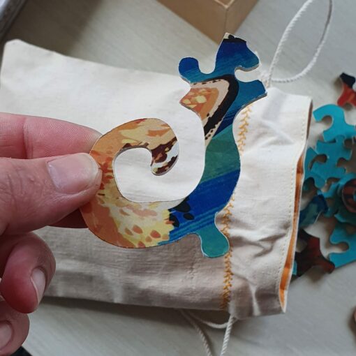 Puzzle en bois fabriqué à la main, en France. Chaque pièce et chaque puzzle est unique.