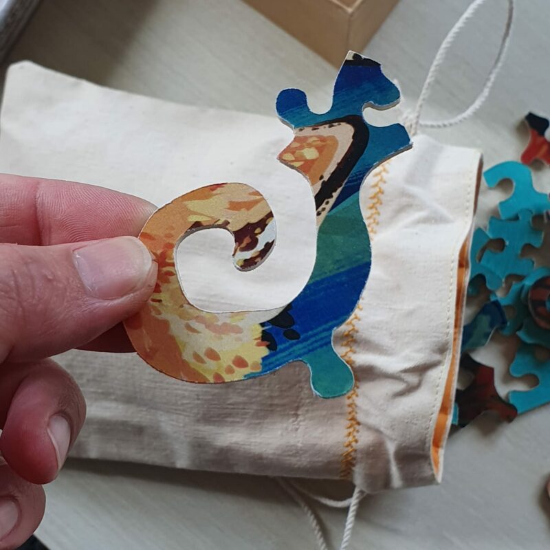 Puzzle en bois fabriqué à la main, en France. Chaque pièce et chaque puzzle est unique.