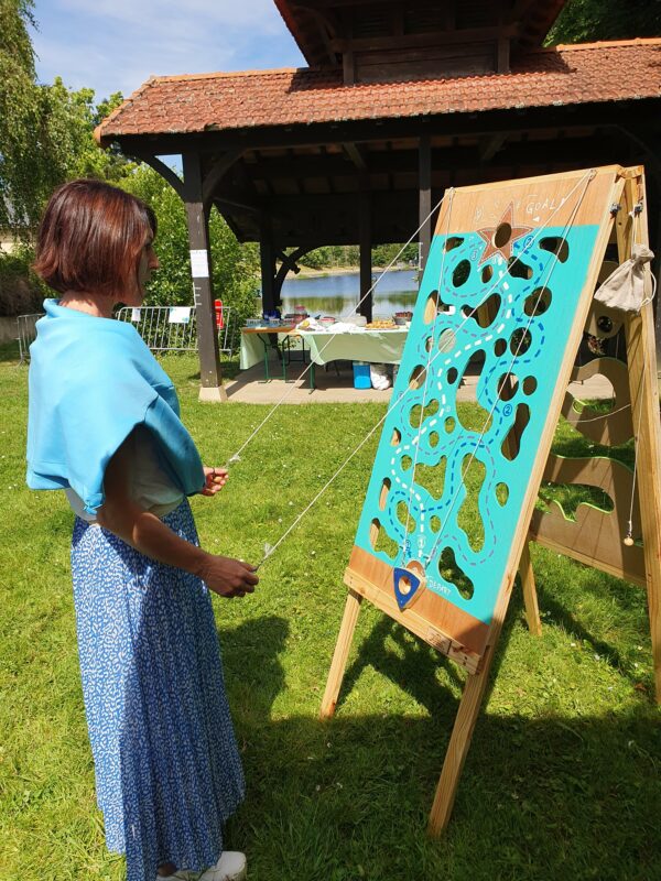 Jeux d'estaminet, de mariages, de fêtes familiales, en bois, où il faut faire monter une boule sur un parcours - location sur vigneux de bretagne, loire atlantique