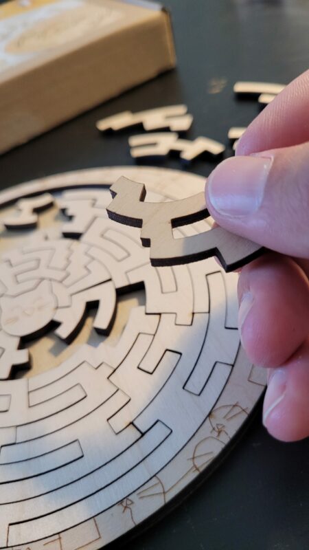 Ronds Ronds, le puzzle logique en bois créé en France, près de Nantes, qui va te faire réfléchir - par Lamamics