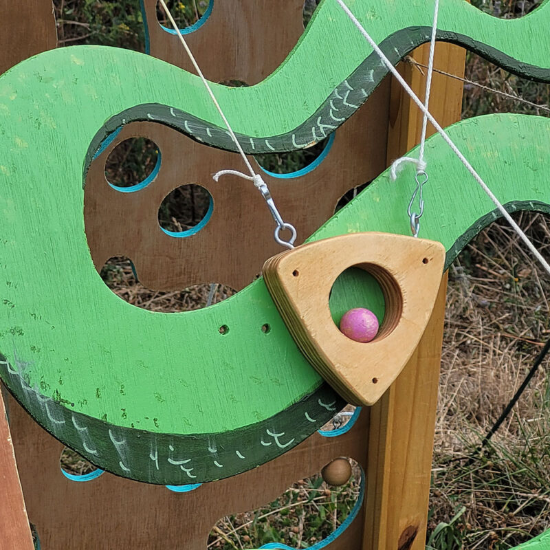 Jeux d'estaminet, de mariages, de fêtes familiales, en bois, où il faut faire monter une boule sur un parcours - location sur vigneux de bretagne, loire atlantique
