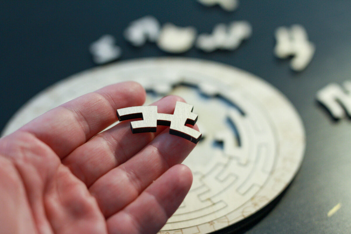 Ronds Ronds, le puzzle logique en bois créé en France, près de Nantes, qui va te faire réfléchir - par Lamamics