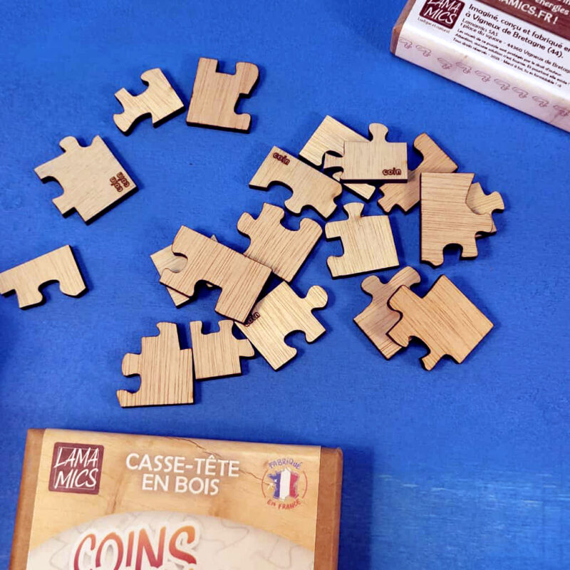 Puzzles en bois conçus, imaginés et fabriqués à vigneux de bretagne, en loire atlantique, en France. Casse-têtes découpés au laser pour une précision maximale.
