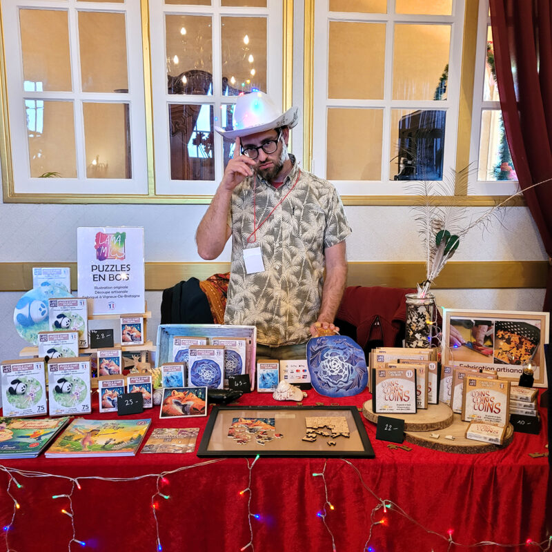 Mathias Lamamy est auto proclamé maître puzzelier d'art en bois.