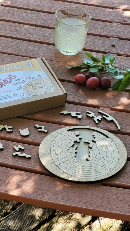 Puzzles en bois conçus, imaginés et fabriqués à vigneux de bretagne, en loire atlantique, en France. Casse-têtes découpés au laser pour une précision maximale.