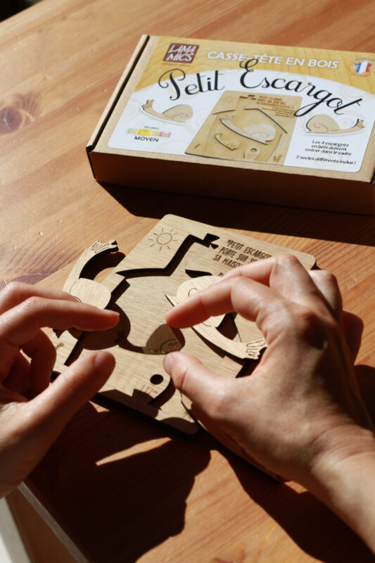 Puzzles en bois conçus, imaginés et fabriqués à vigneux de bretagne, en loire atlantique, en France. Casse-têtes découpés au laser pour une précision maximale.