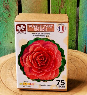 Puzzle en bois Fleur de Camélia rouge, illustration de Mathias Lamamy, découpé à la main en France