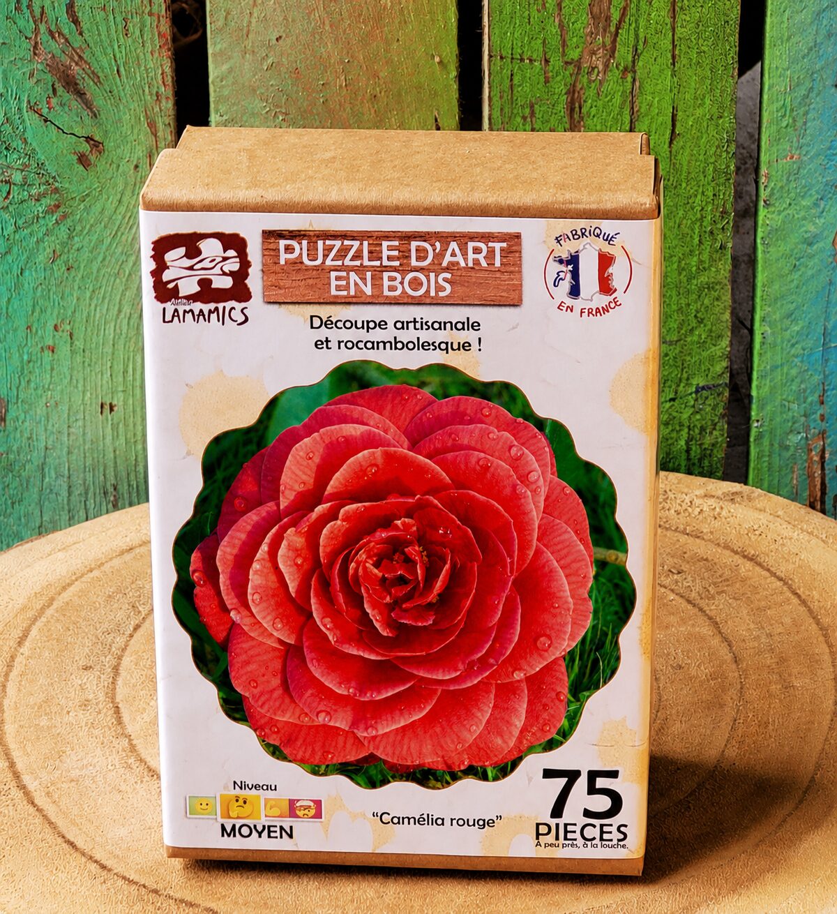 Puzzle en bois Fleur de Camélia rouge, illustration de Mathias Lamamy, découpé à la main en France